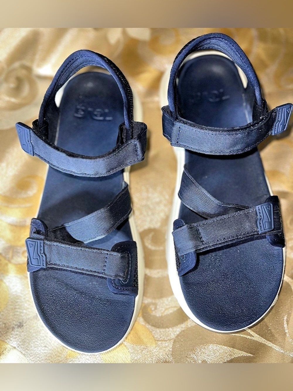 Teva Zymic Sandals Navy Blue Size 9 Very Good Condition